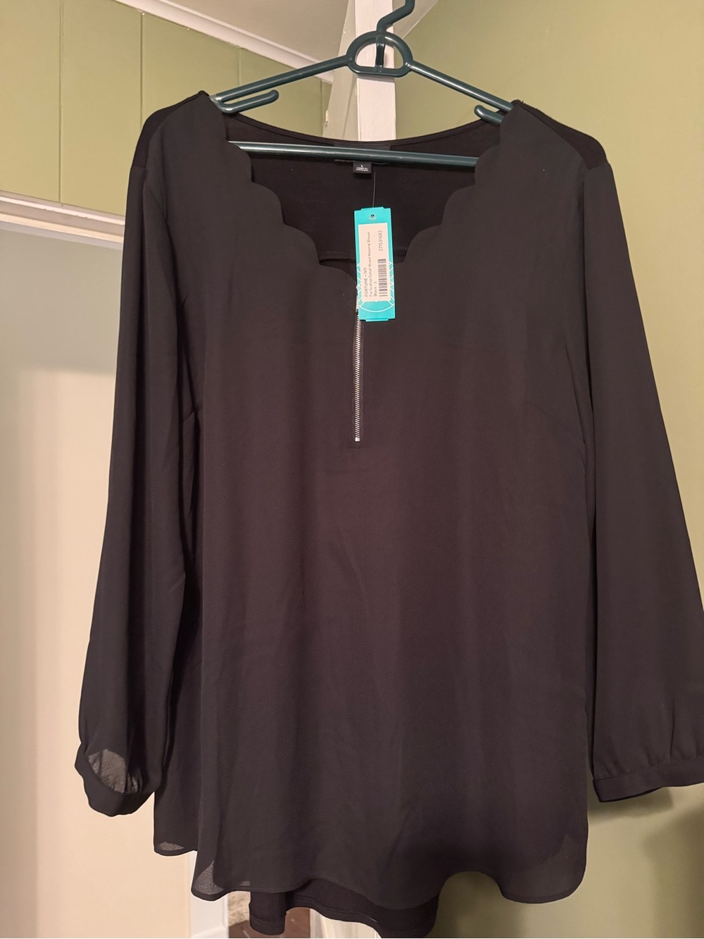 Fortune & Ivy Black Scallop-Trim Long Sleeve Blouse with Front Zip